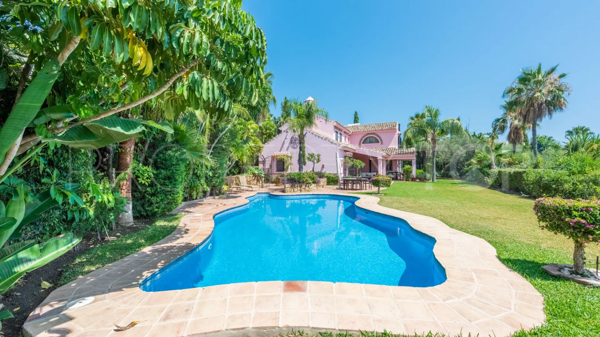 Villa for sale in Los Almendros