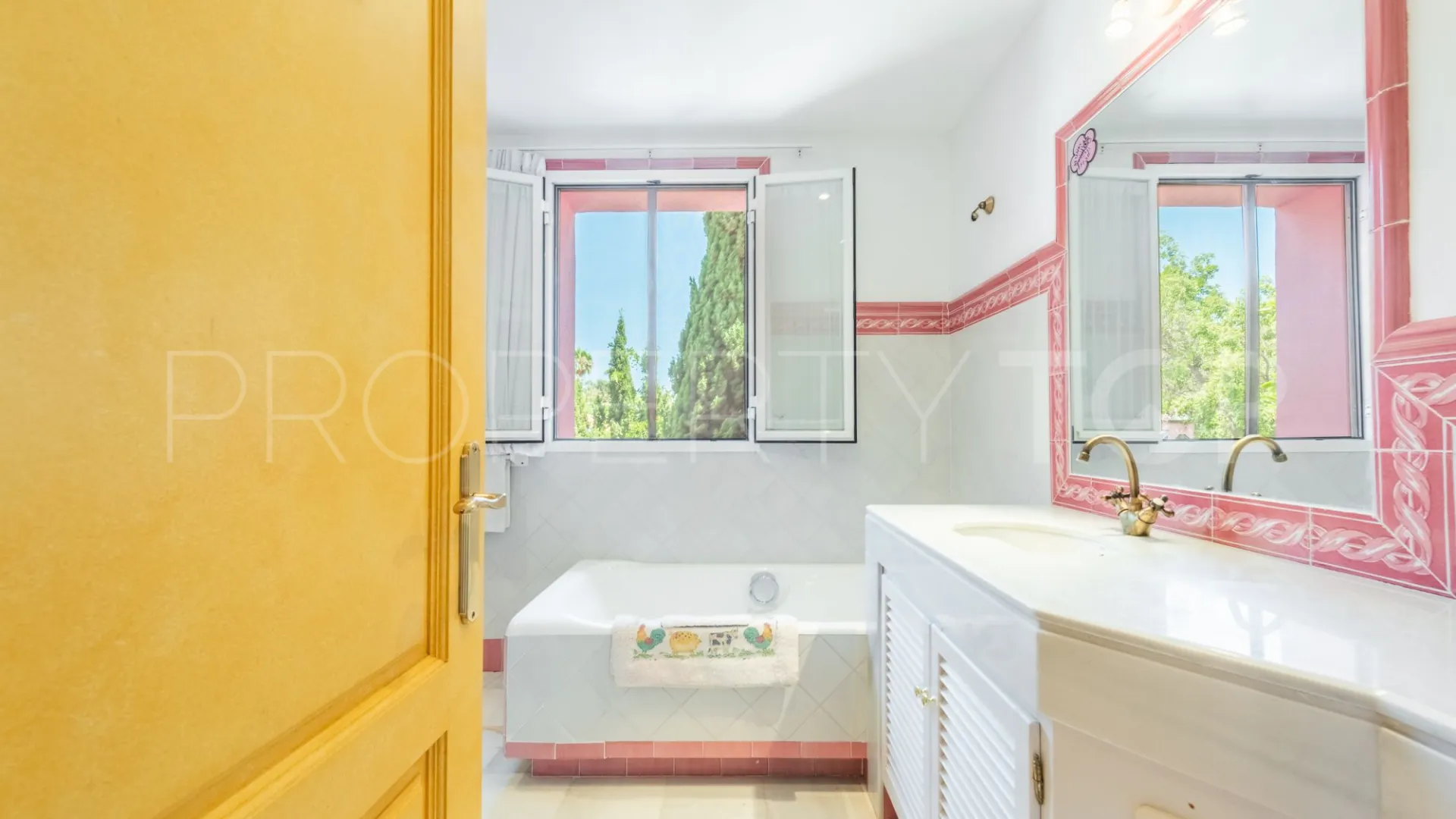 Villa for sale in Los Almendros