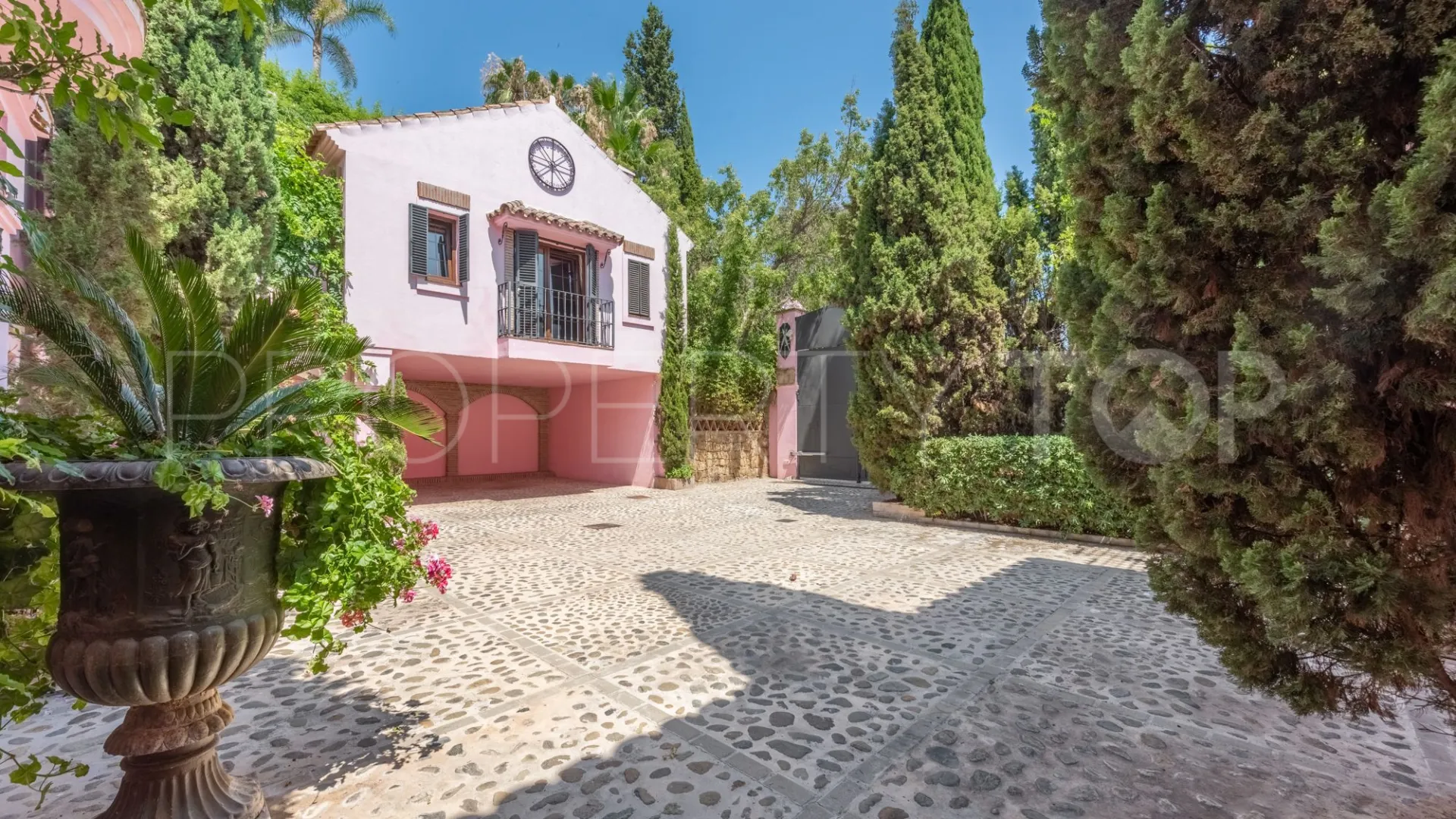 Villa for sale in Los Almendros