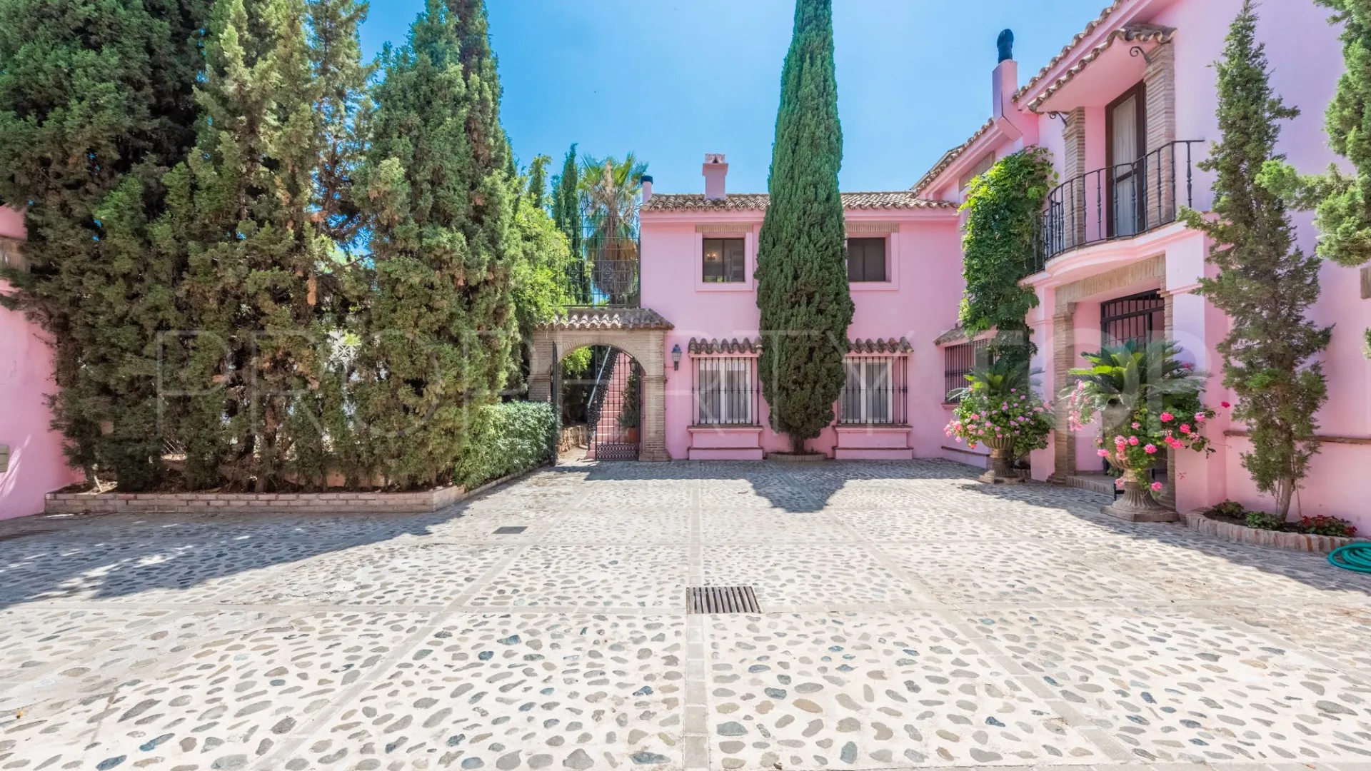 Villa for sale in Los Almendros