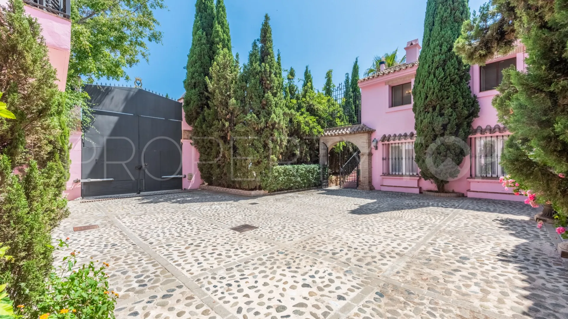 Villa for sale in Los Almendros