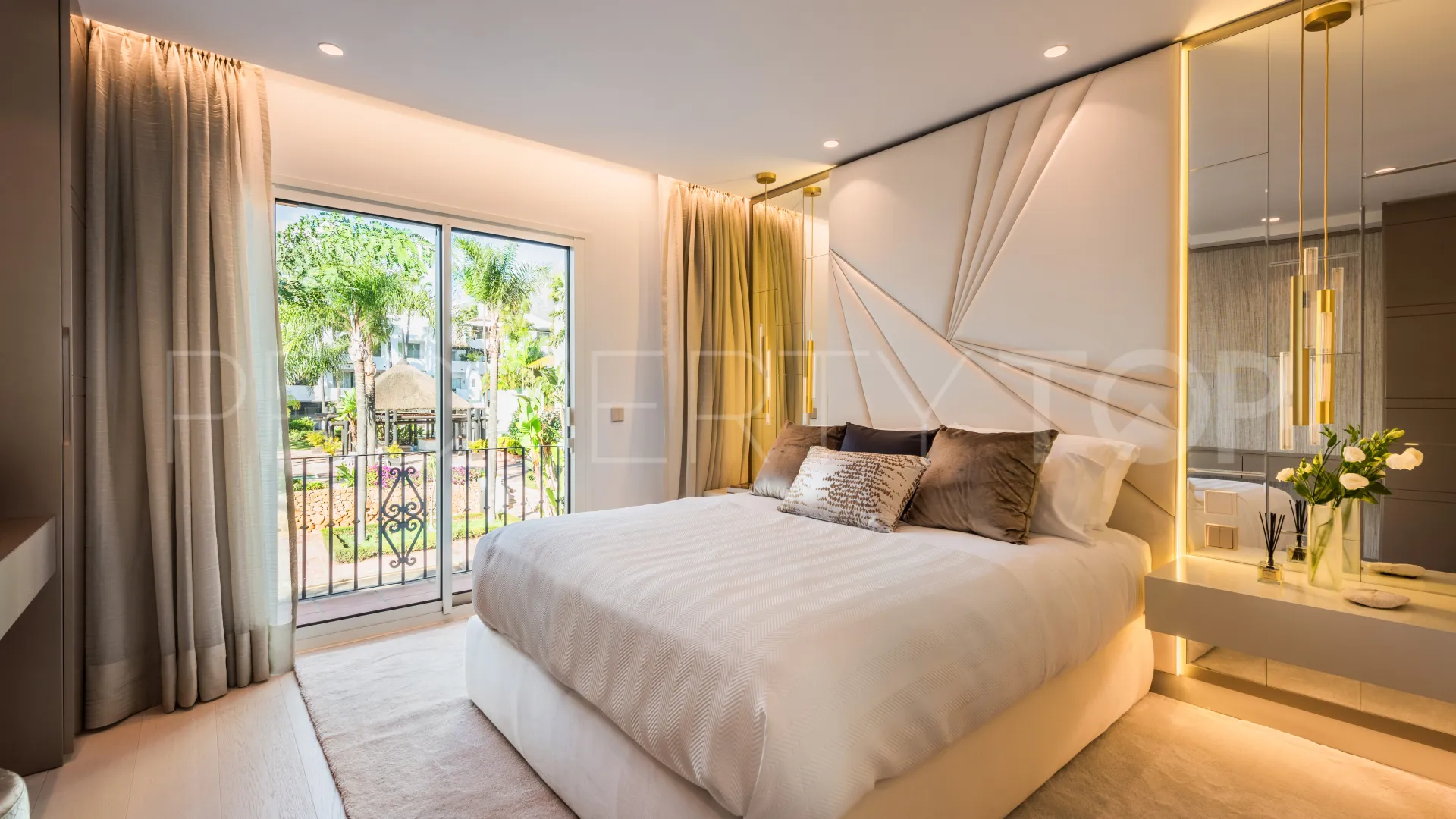 Puente Romano, atico duplex con 4 dormitorios en venta