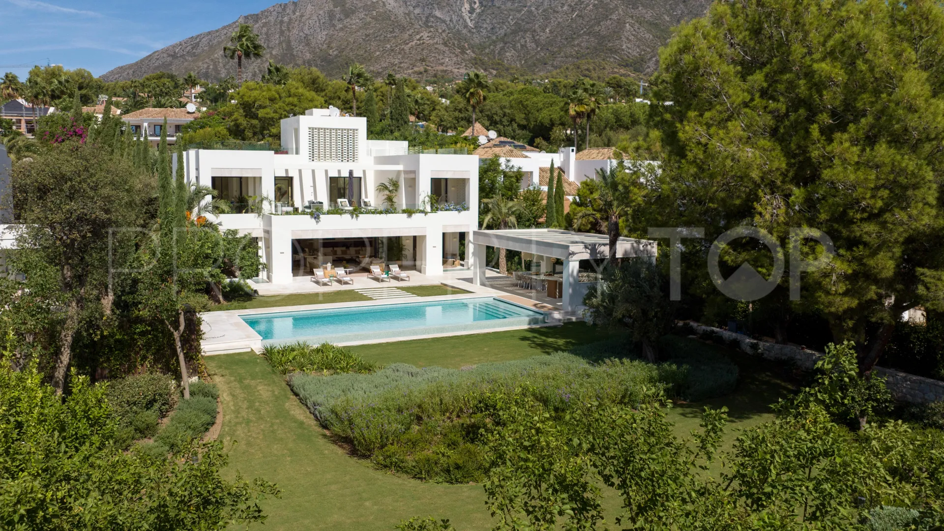 Villa en venta de 5 dormitorios en Altos Reales