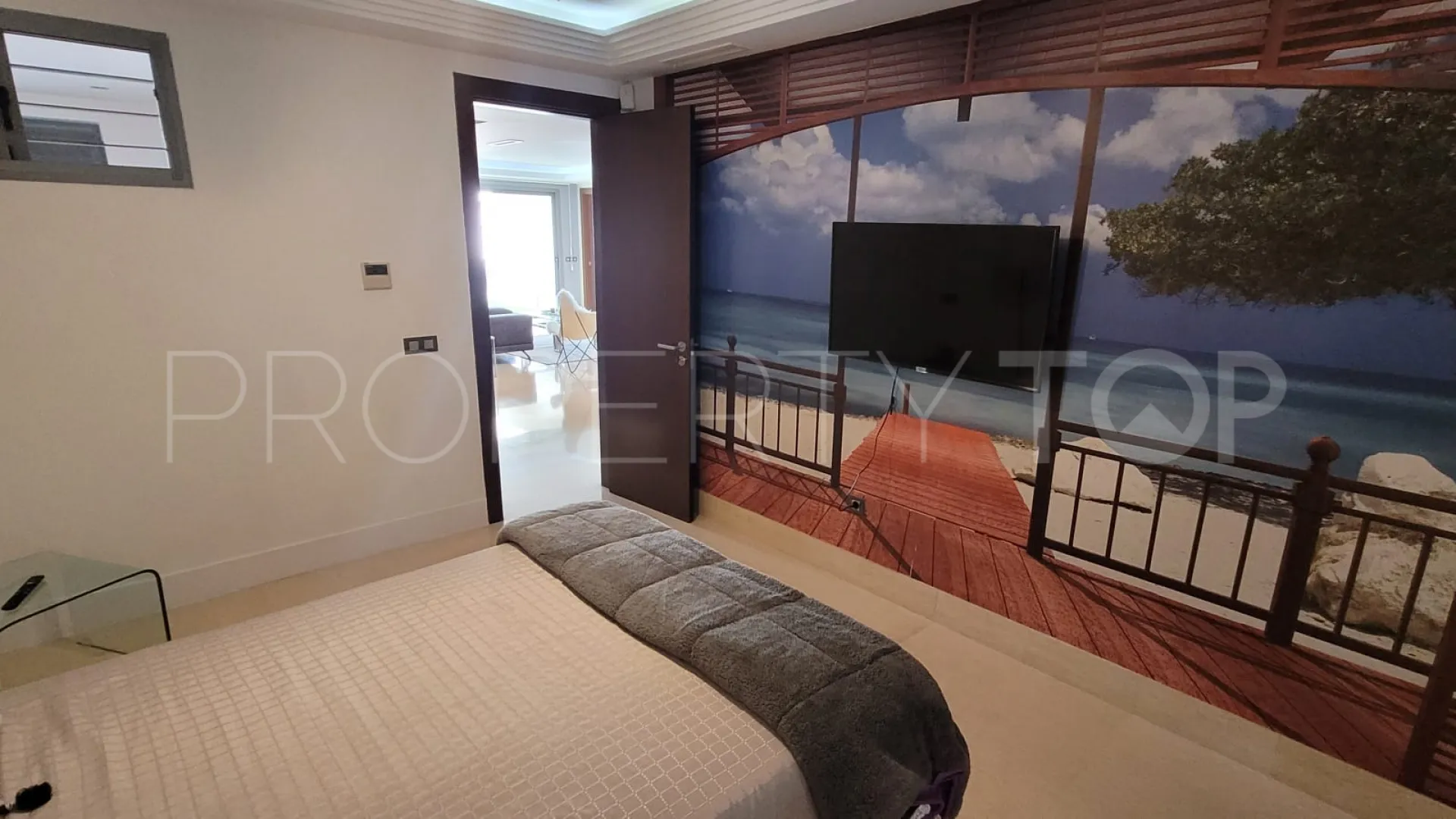 For sale apartment in Benahavis