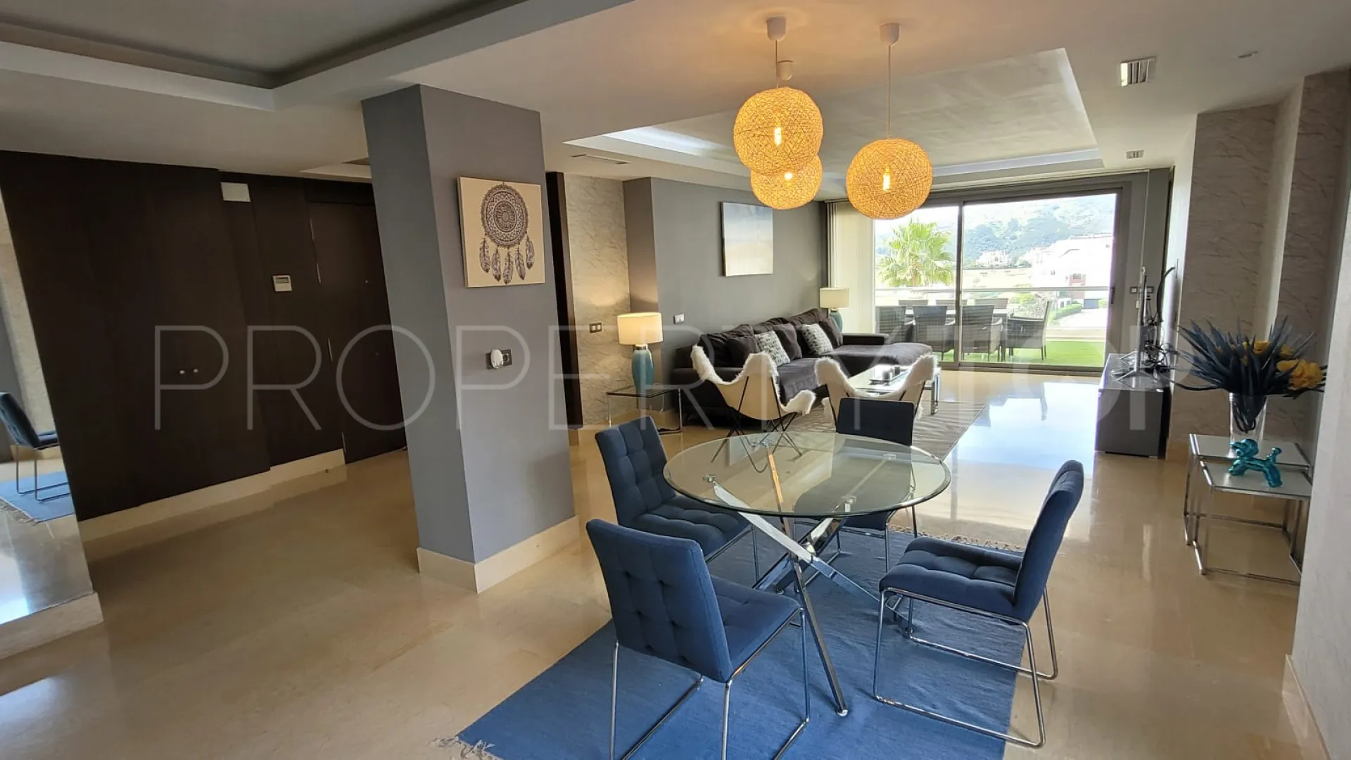 For sale apartment in Benahavis