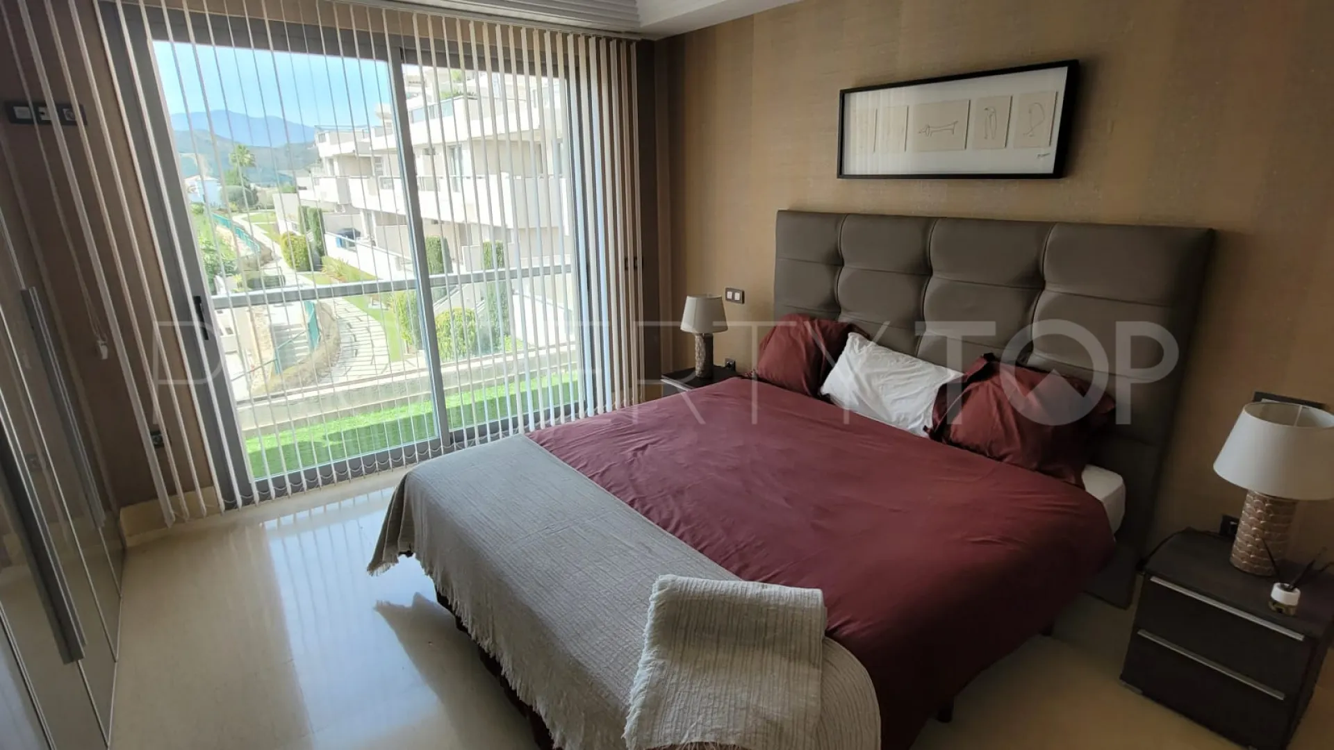 For sale apartment in Benahavis