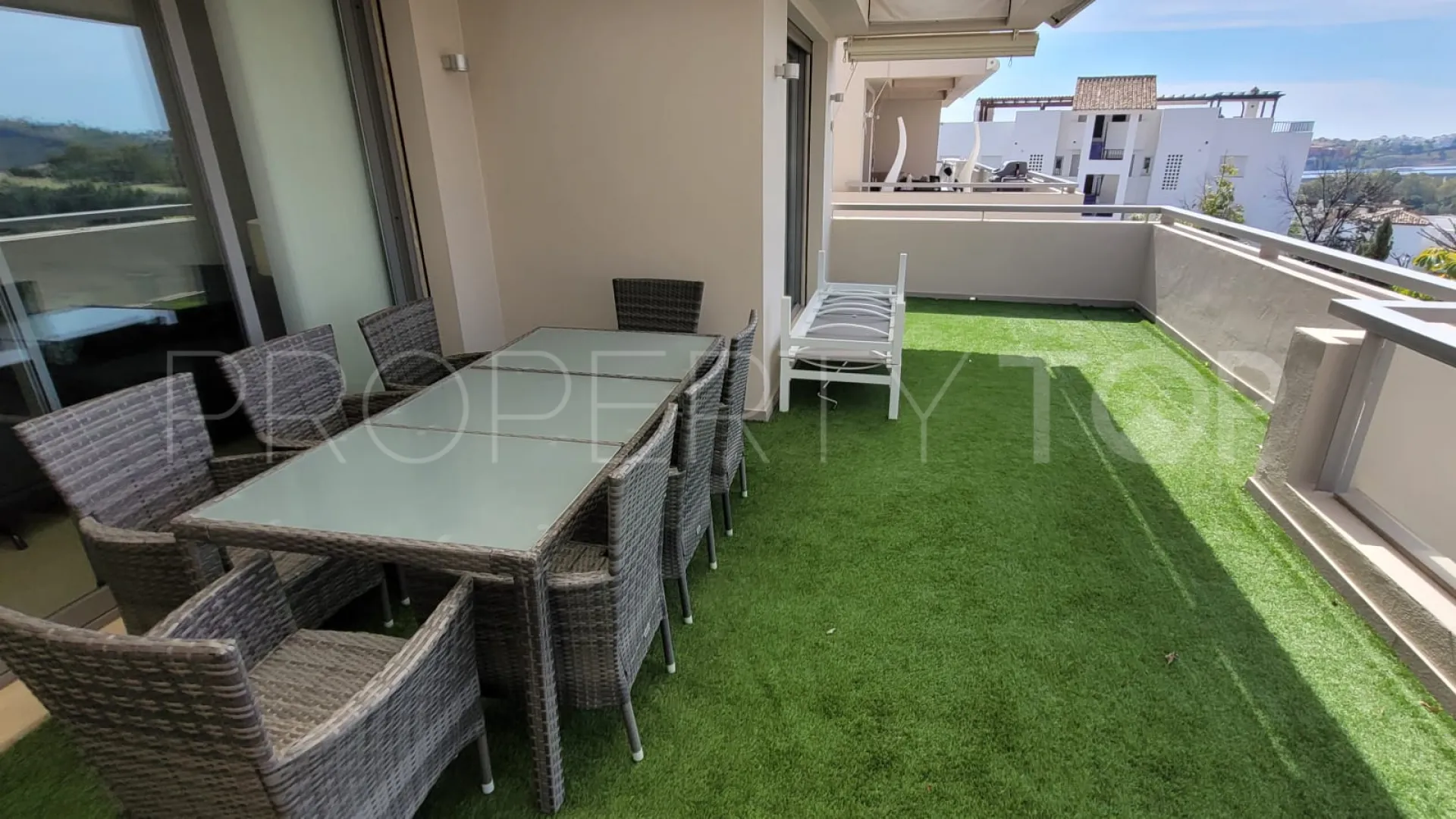 For sale apartment in Benahavis