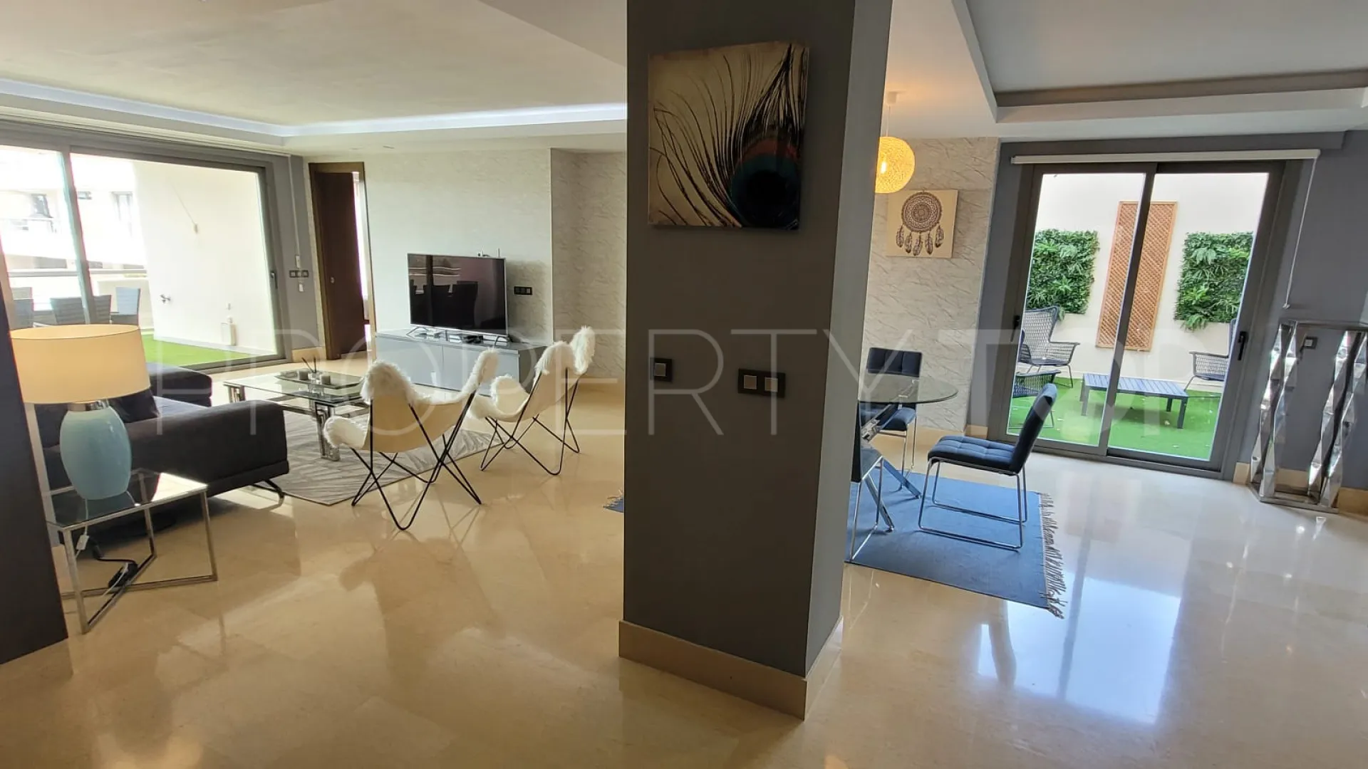 For sale apartment in Benahavis
