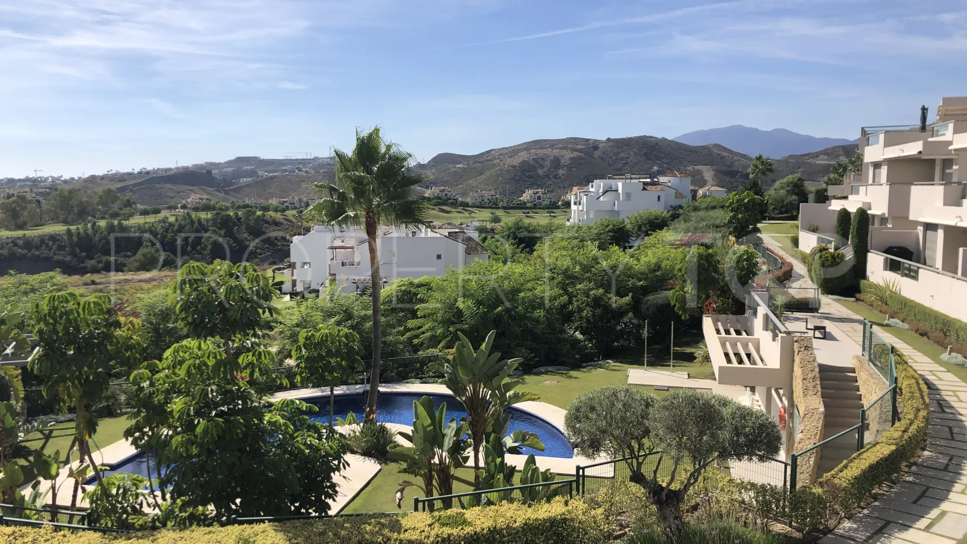 For sale apartment in Benahavis