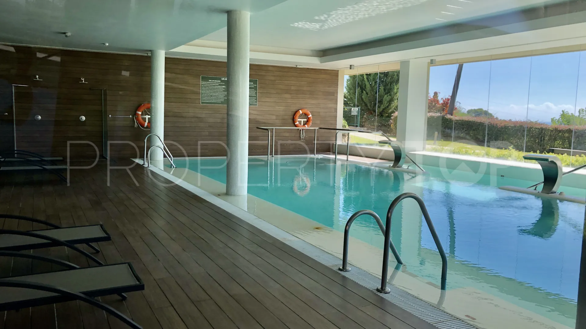 For sale apartment in Benahavis
