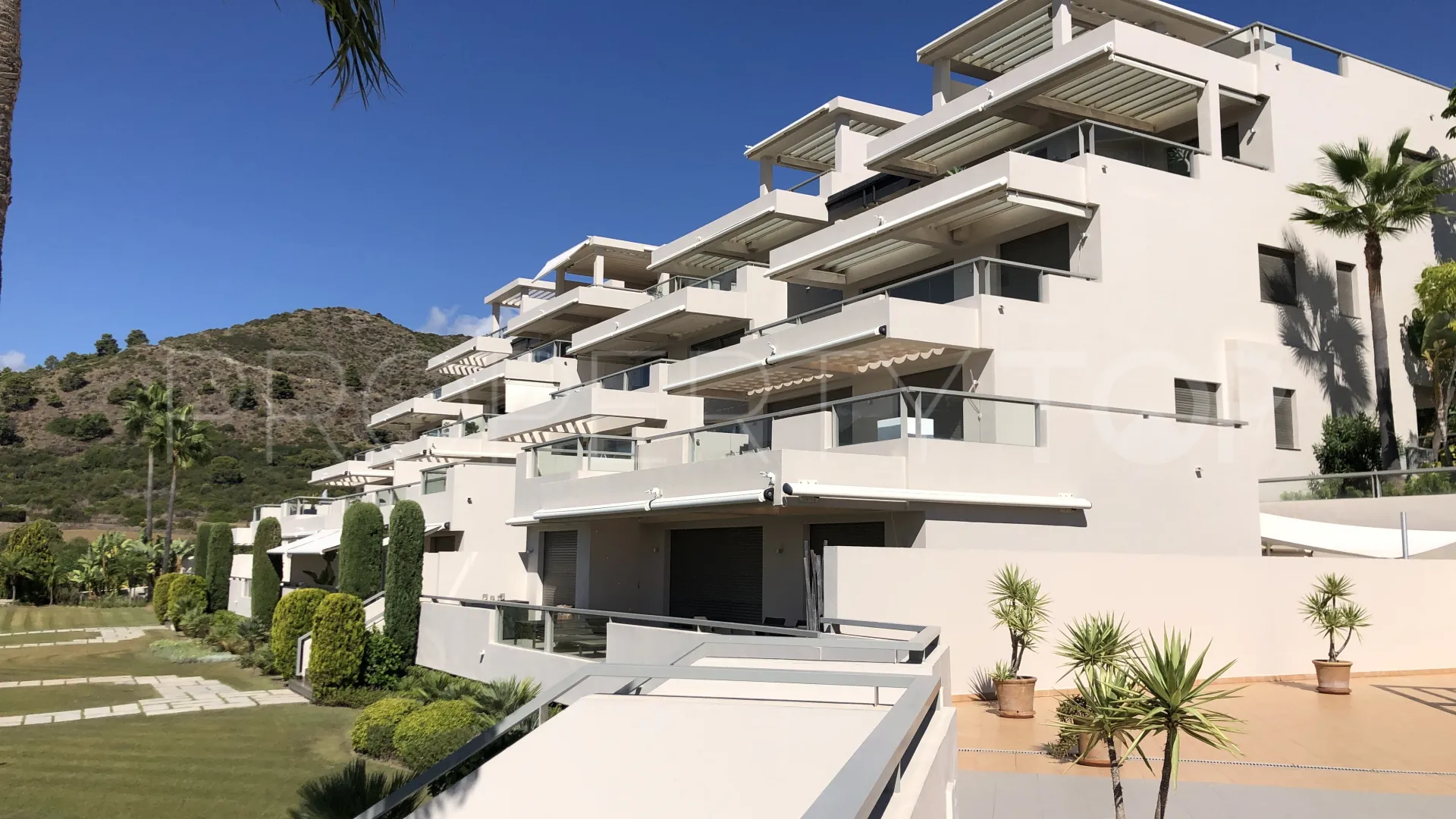 For sale apartment in Benahavis