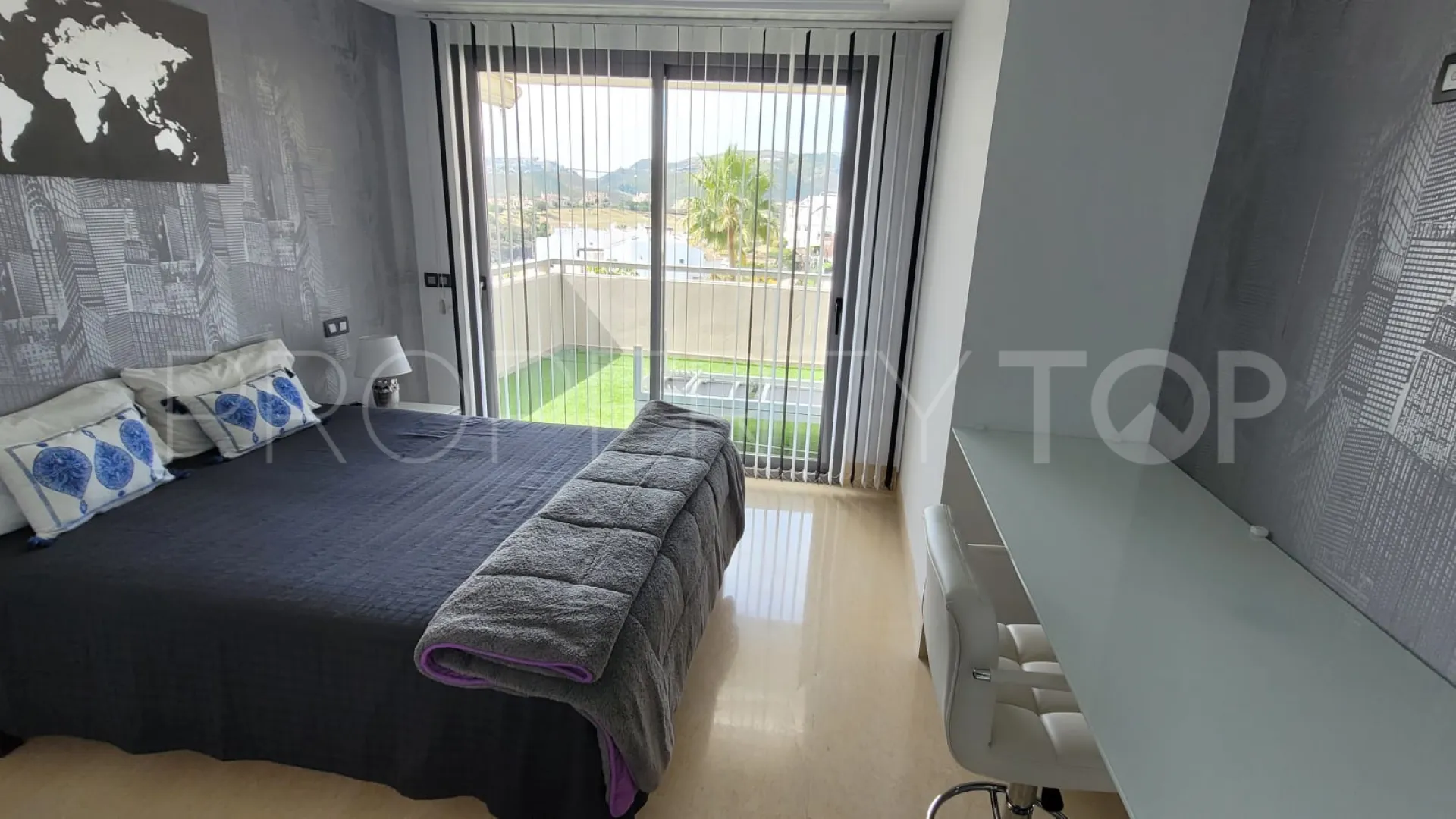 For sale apartment in Benahavis