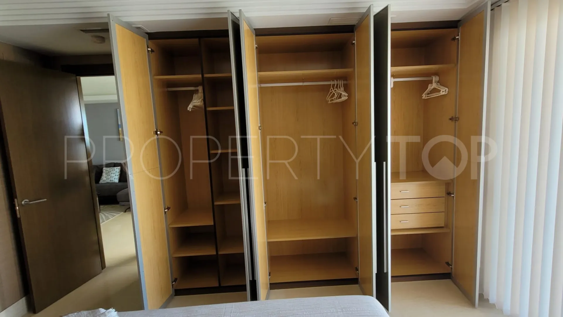 For sale apartment in Benahavis