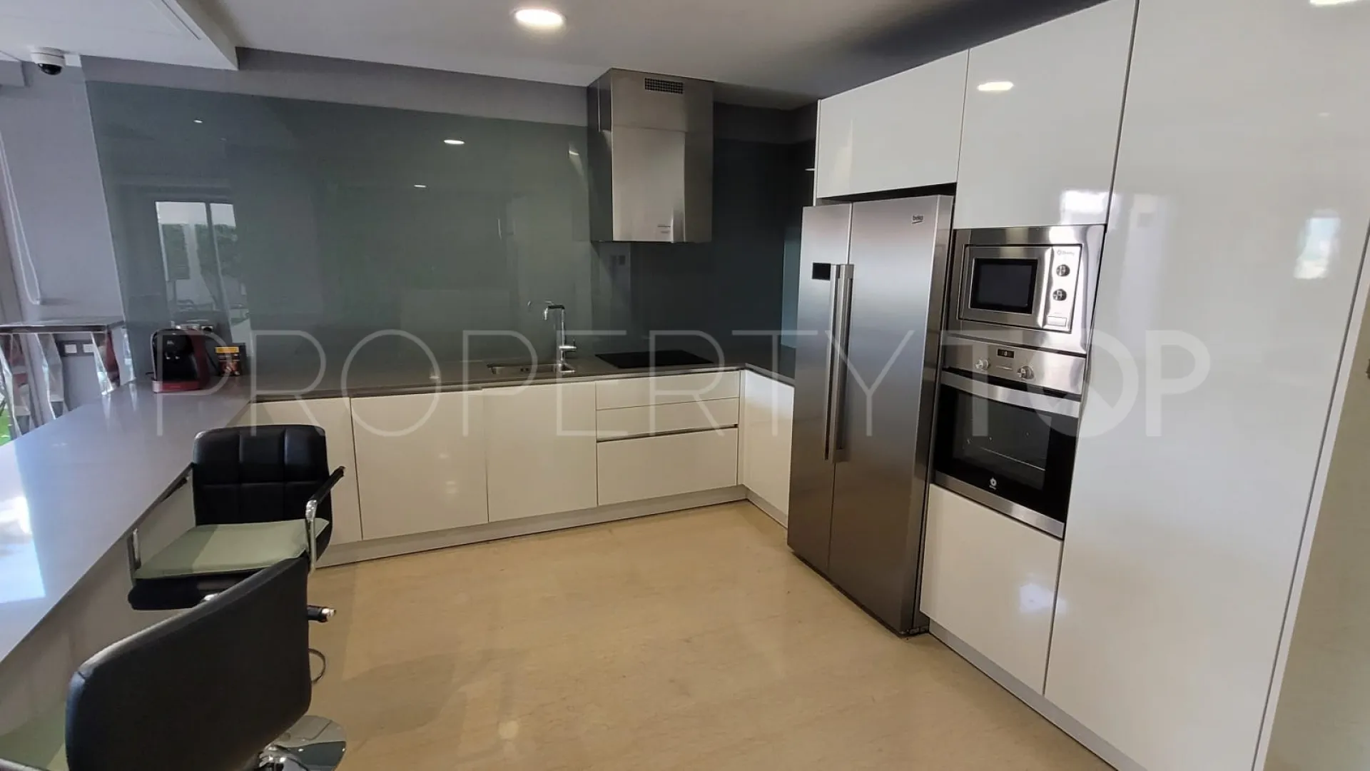 For sale apartment in Benahavis
