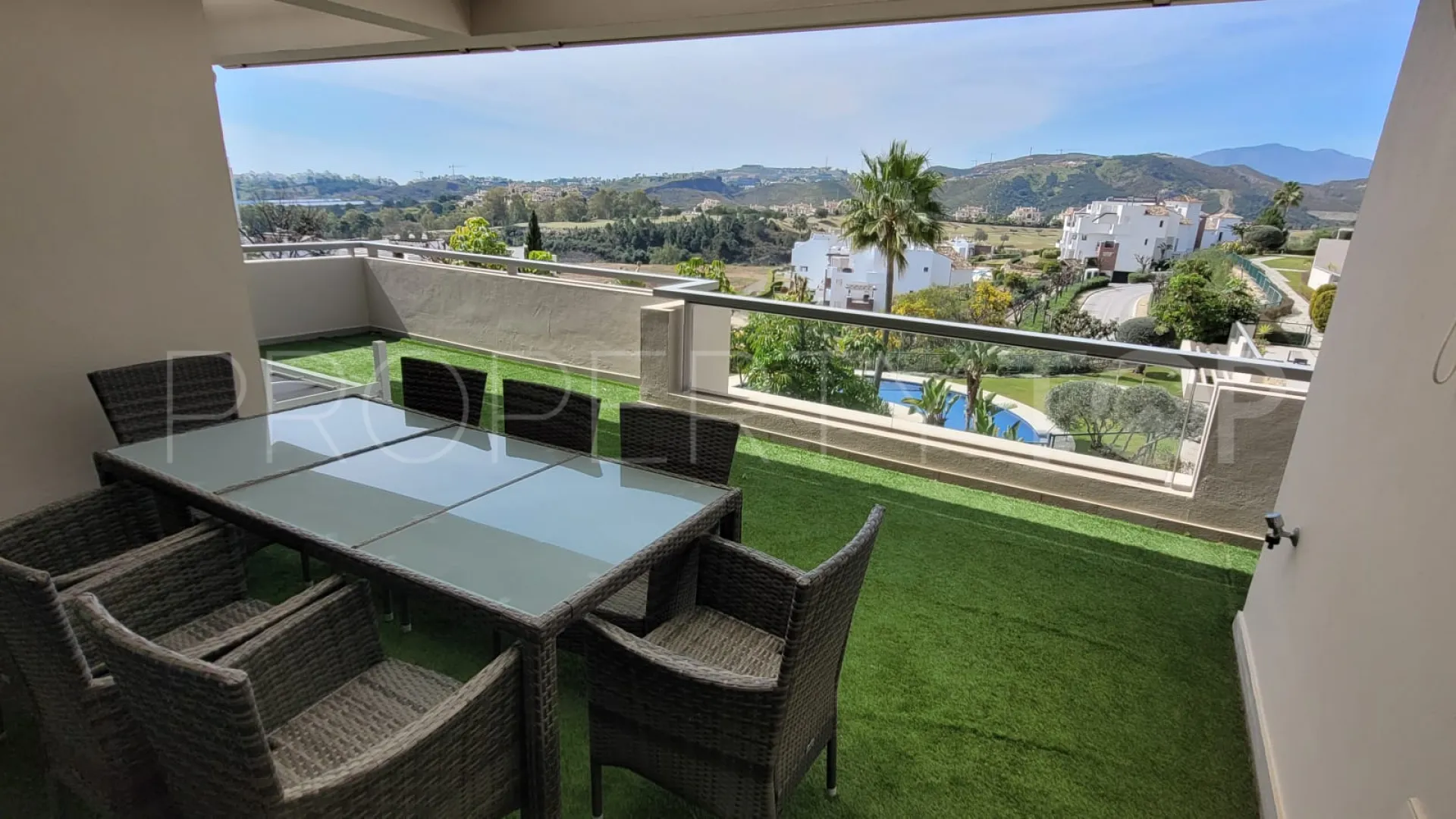 For sale apartment in Benahavis