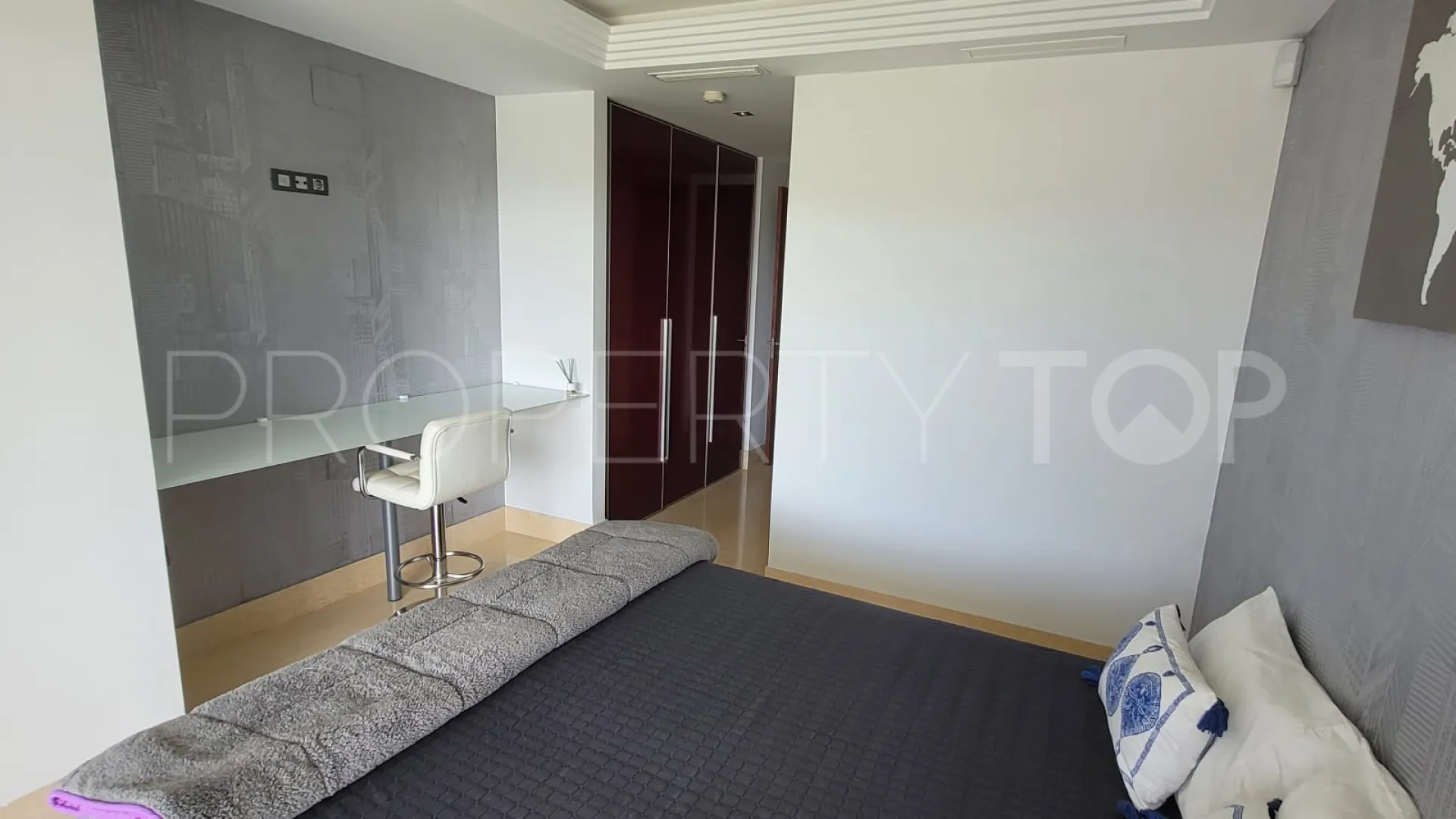 For sale apartment in Benahavis