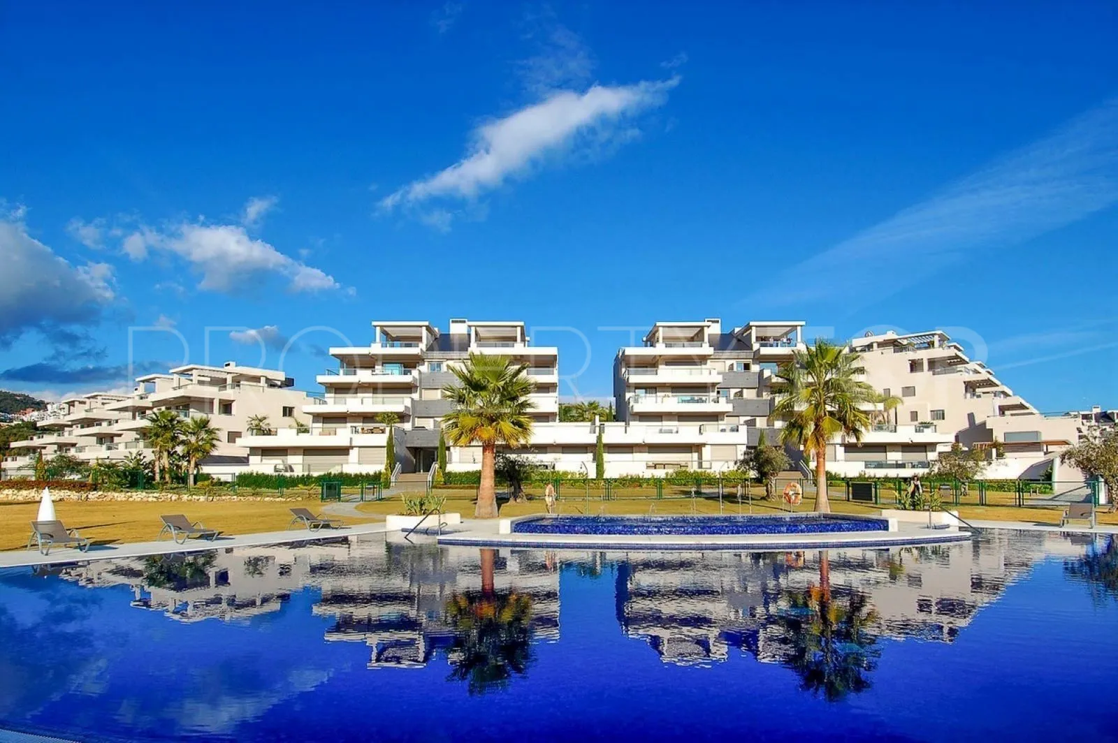 For sale apartment in Benahavis