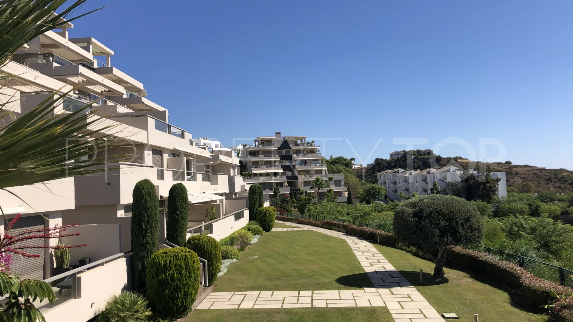 For sale apartment in Benahavis