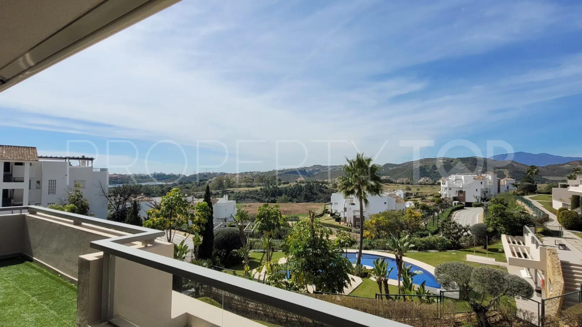 For sale apartment in Benahavis