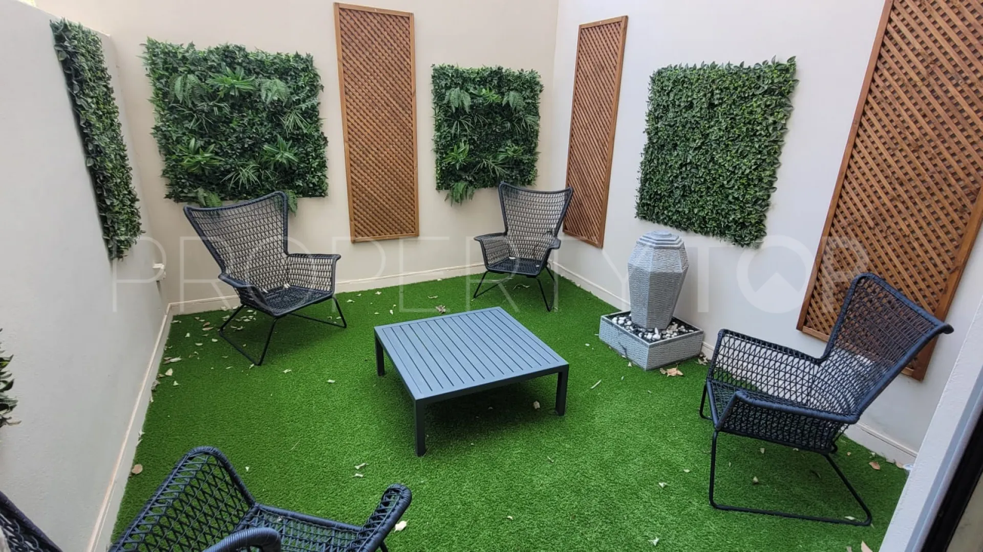 For sale apartment in Benahavis