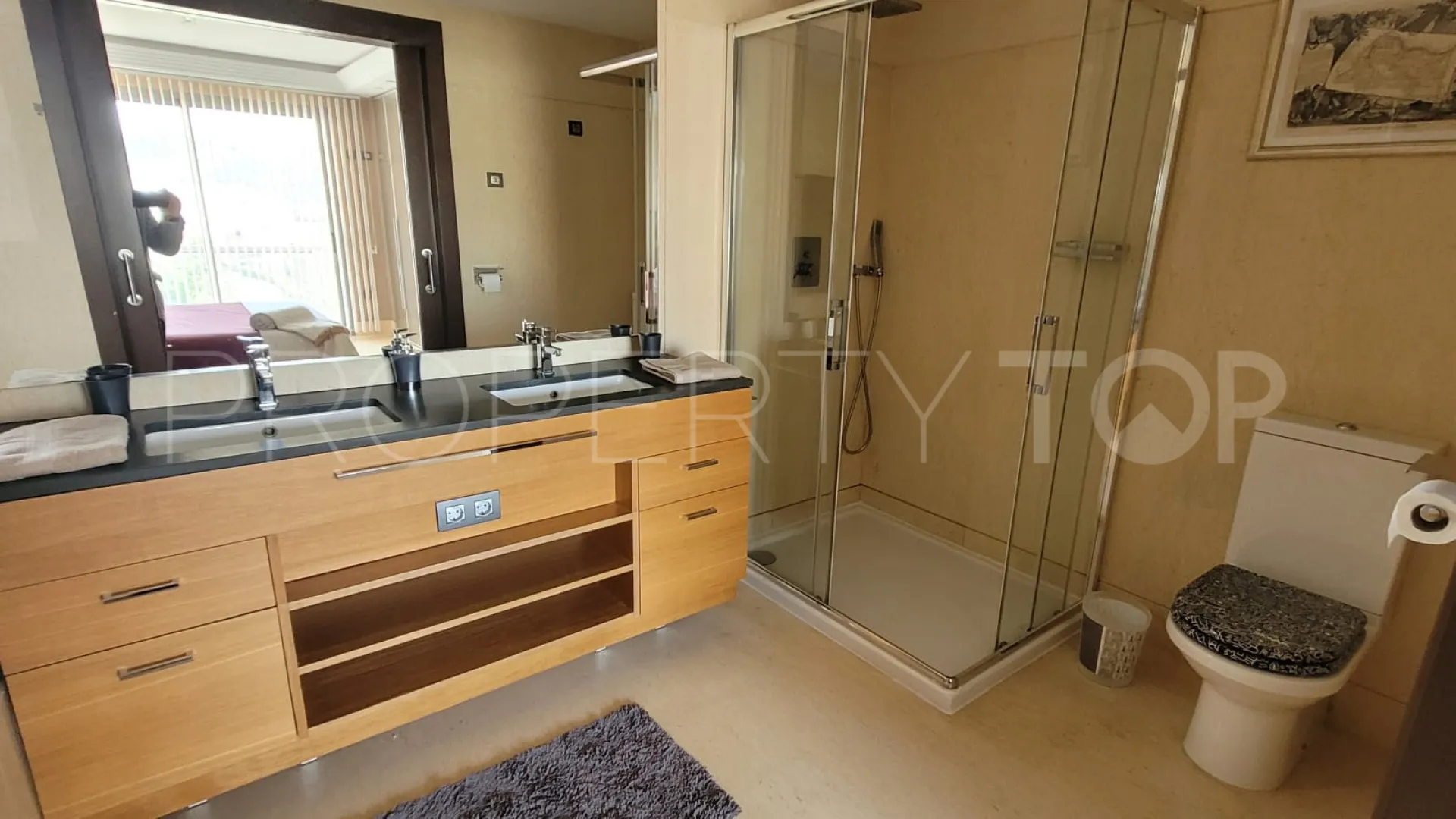 For sale apartment in Benahavis