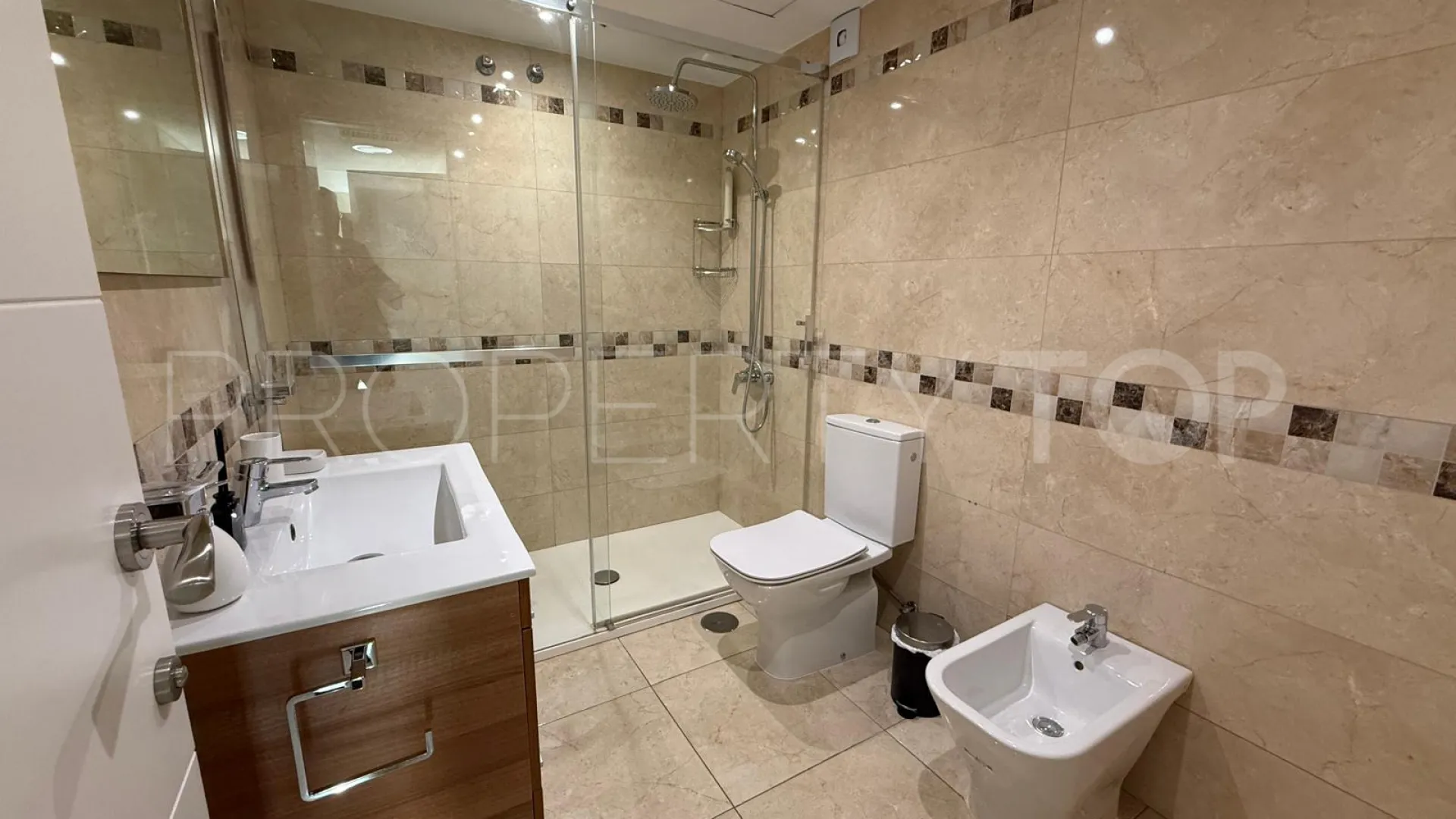 Apartamento a la venta de 2 dormitorios en Marbella - Puerto Banus