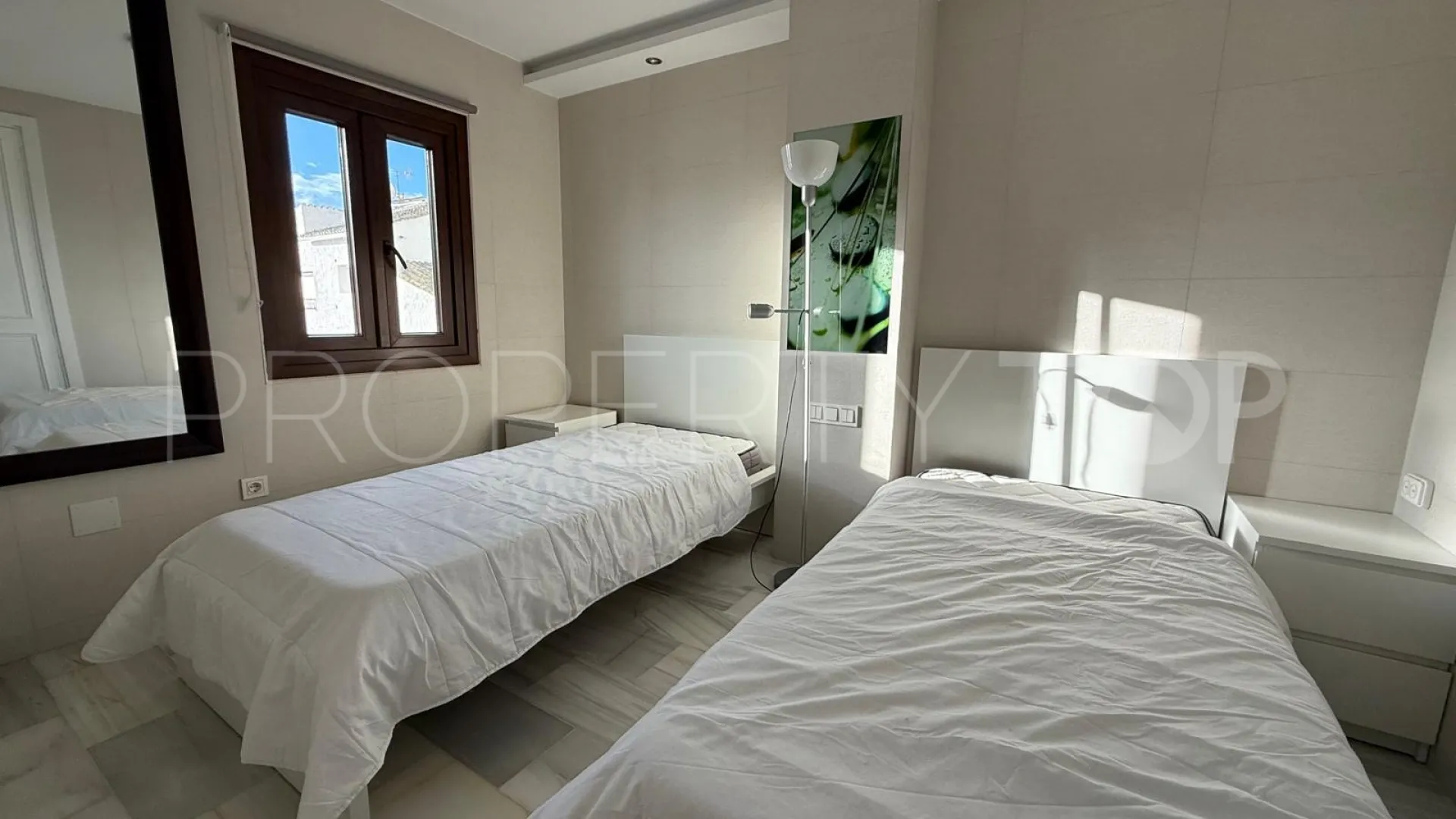 Apartamento a la venta de 2 dormitorios en Marbella - Puerto Banus
