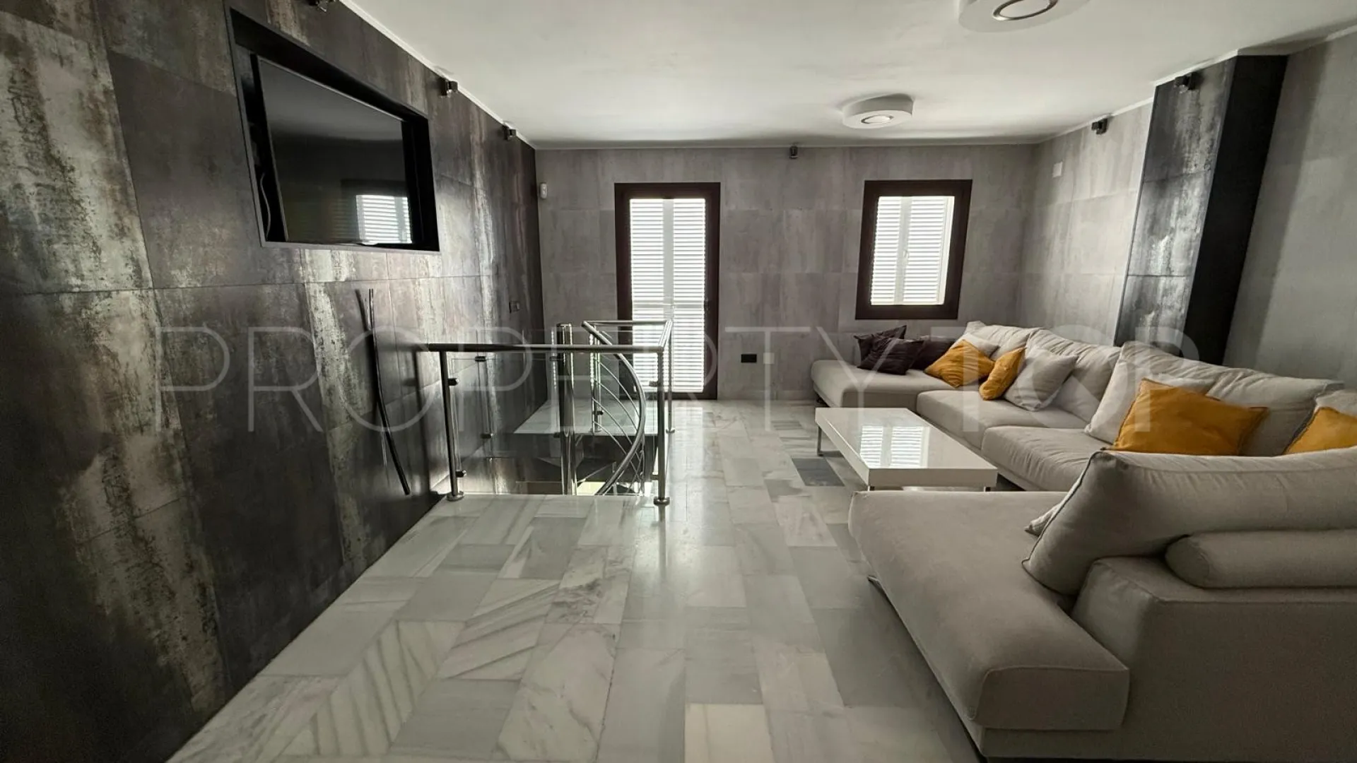 Apartamento a la venta de 2 dormitorios en Marbella - Puerto Banus