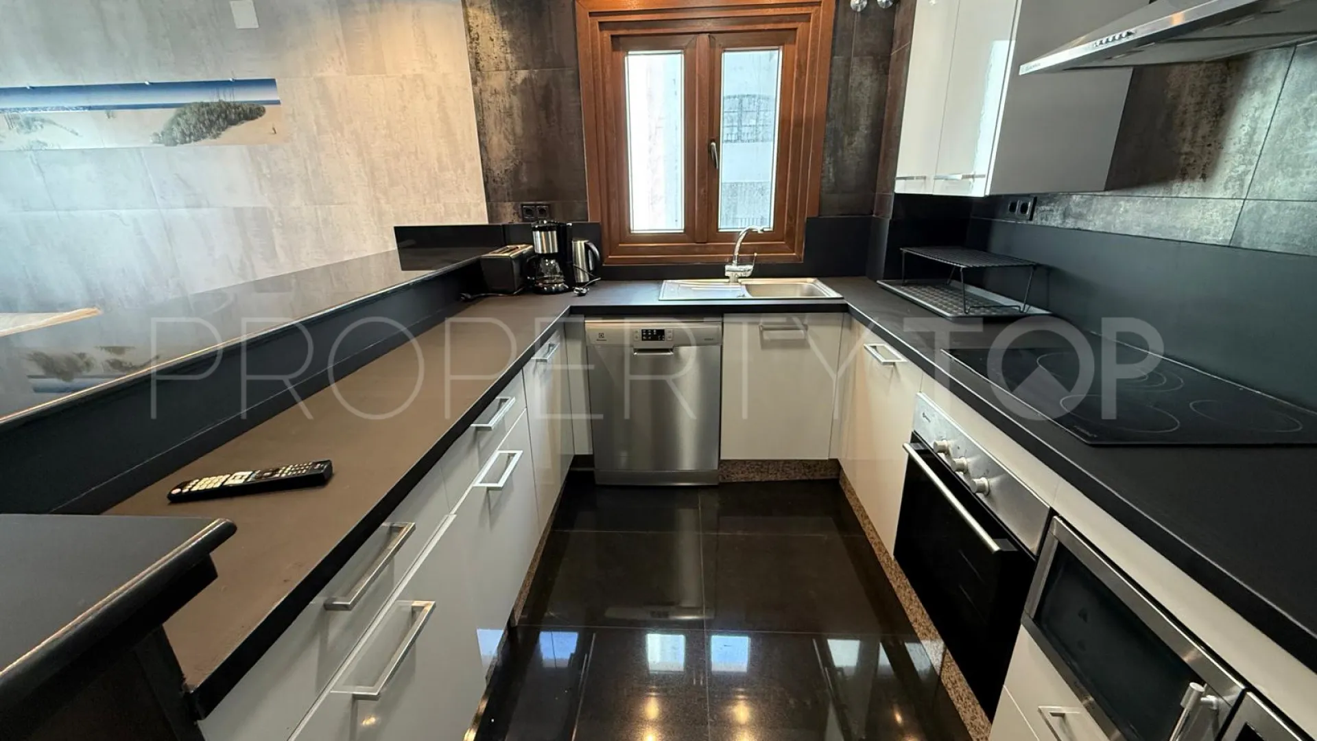 Apartamento a la venta de 2 dormitorios en Marbella - Puerto Banus