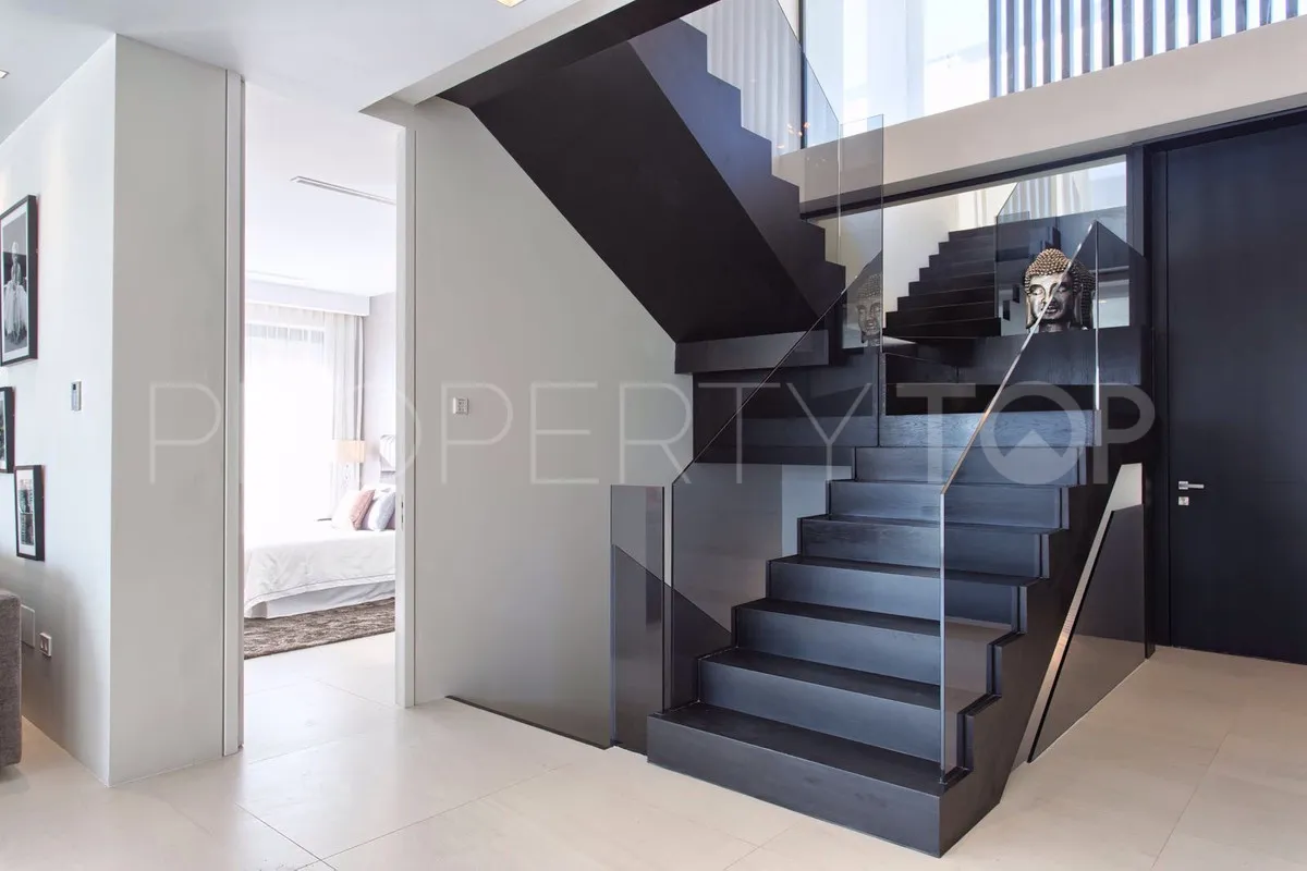 Villa for sale in Nagüeles with 4 bedrooms