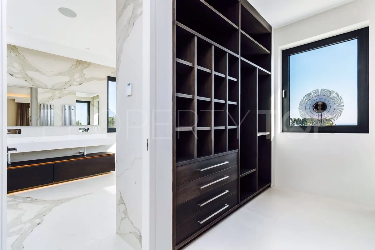 Villa for sale in Nagüeles with 4 bedrooms
