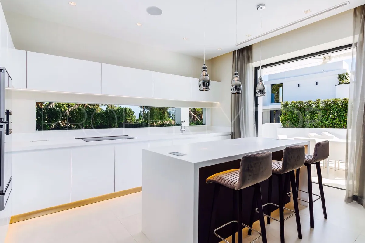 Villa for sale in Nagüeles with 4 bedrooms