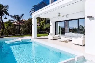Villa for sale in Nagüeles with 4 bedrooms