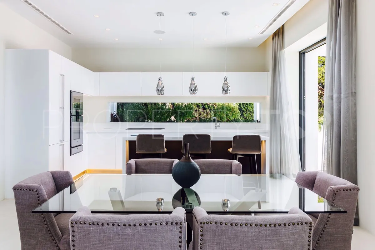 Villa for sale in Nagüeles with 4 bedrooms