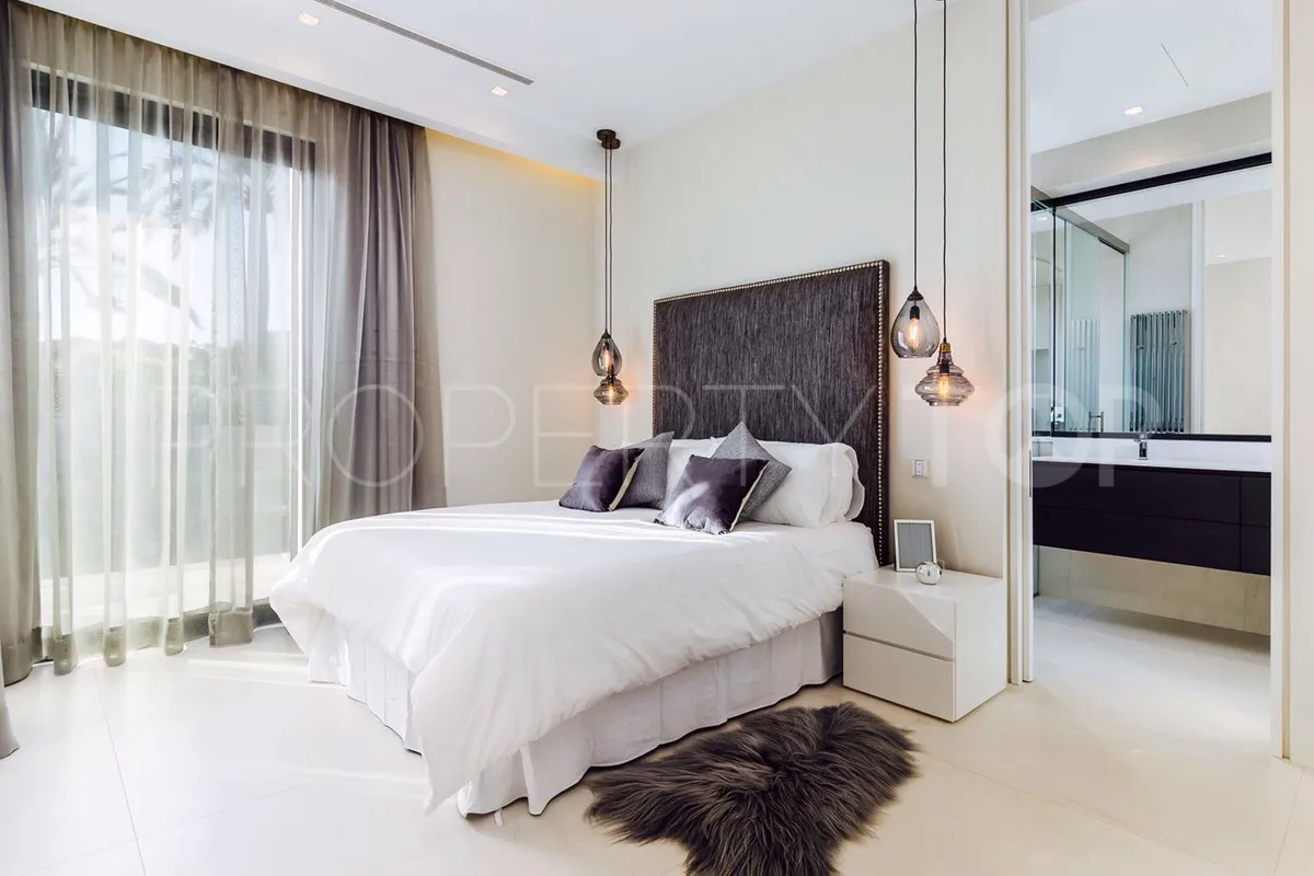 Villa for sale in Nagüeles with 4 bedrooms