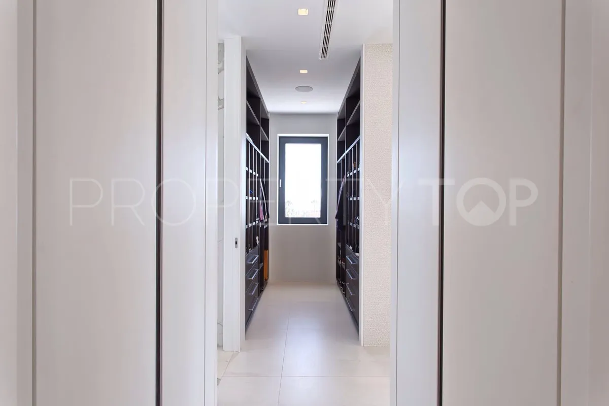 Villa for sale in Nagüeles with 4 bedrooms