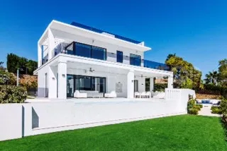 Villa for sale in Nagüeles with 4 bedrooms