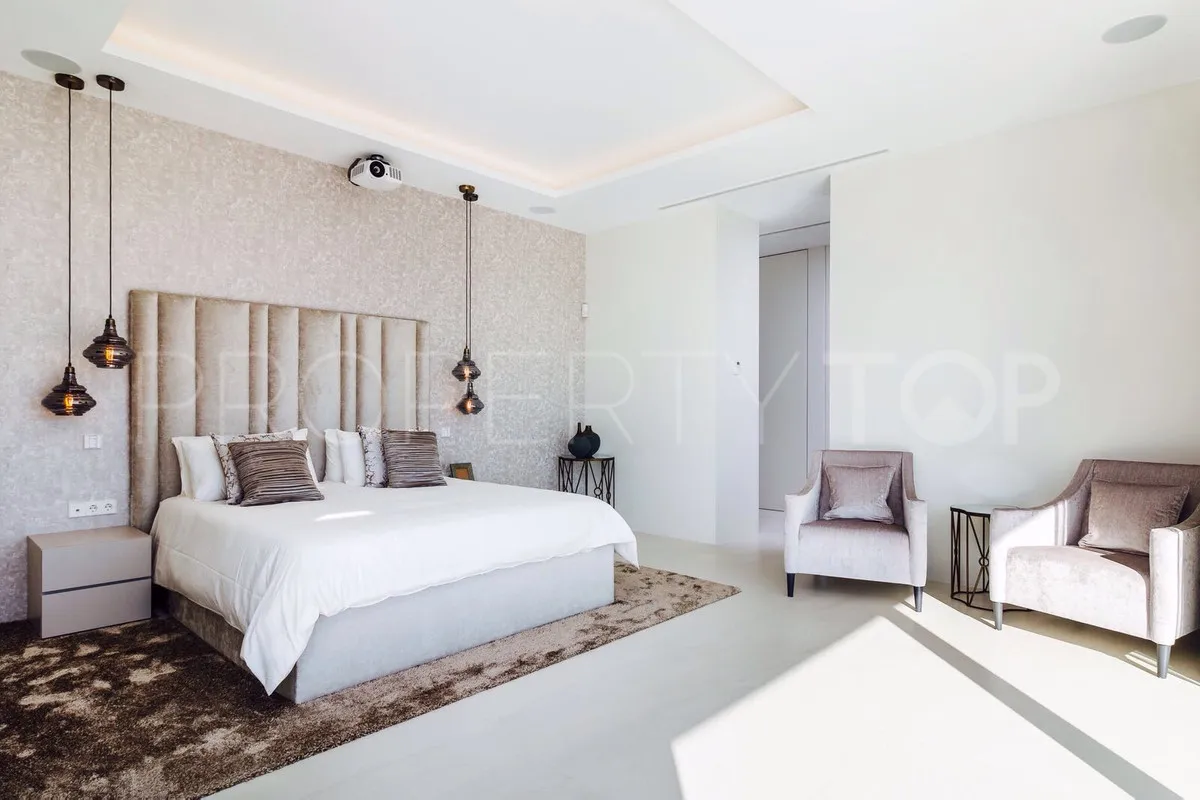 Villa for sale in Nagüeles with 4 bedrooms