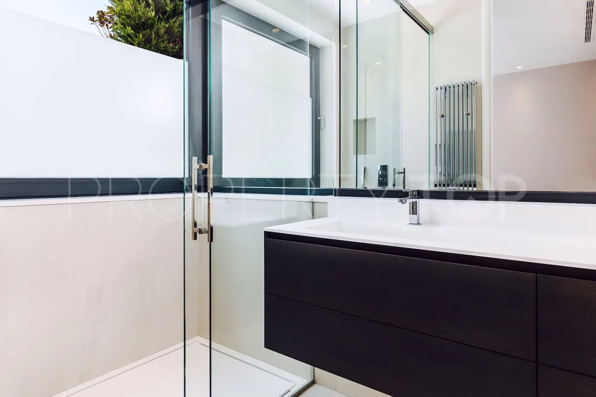 Villa for sale in Nagüeles with 4 bedrooms