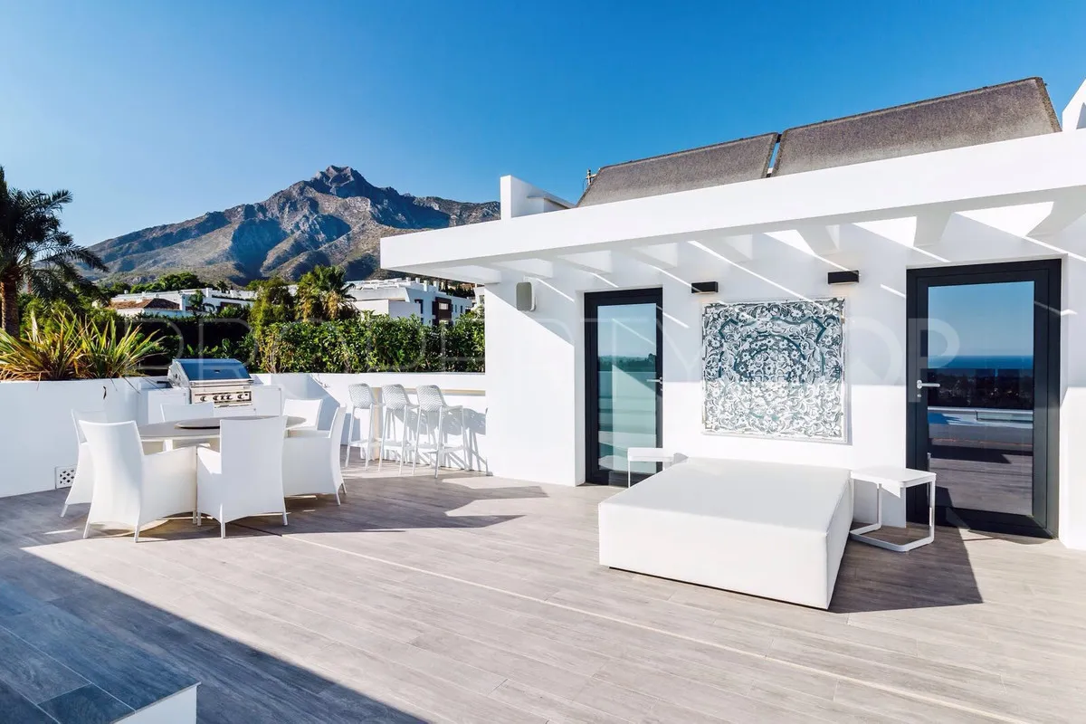 Villa for sale in Nagüeles with 4 bedrooms