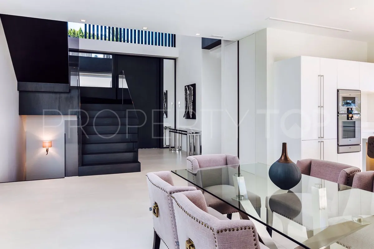 Villa for sale in Nagüeles with 4 bedrooms