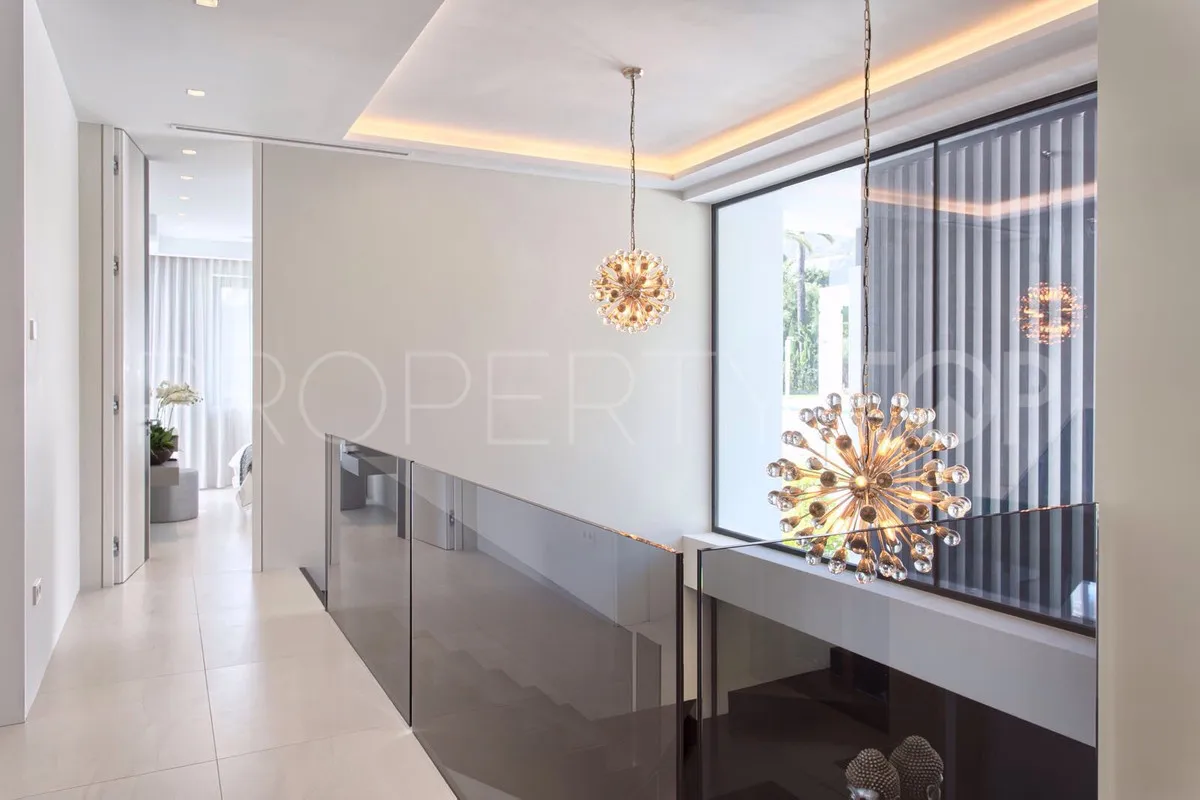Villa for sale in Nagüeles with 4 bedrooms