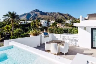 Villa for sale in Nagüeles with 4 bedrooms