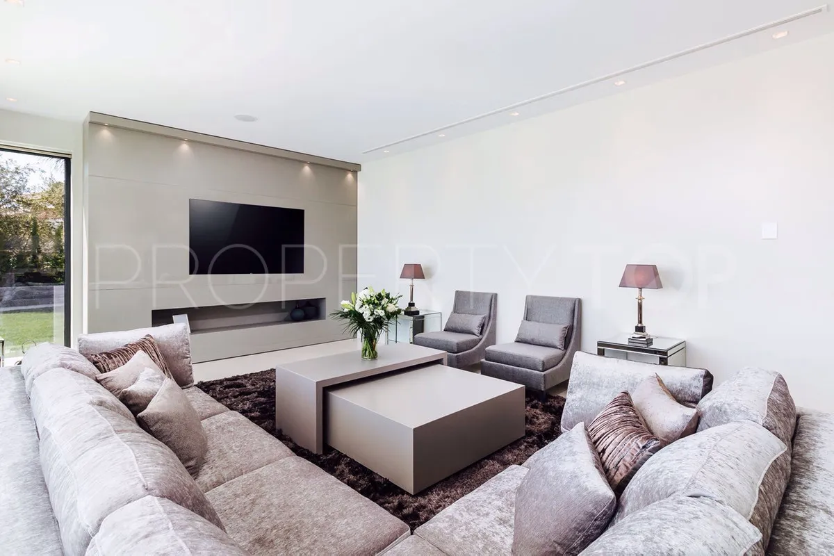 Villa for sale in Nagüeles with 4 bedrooms
