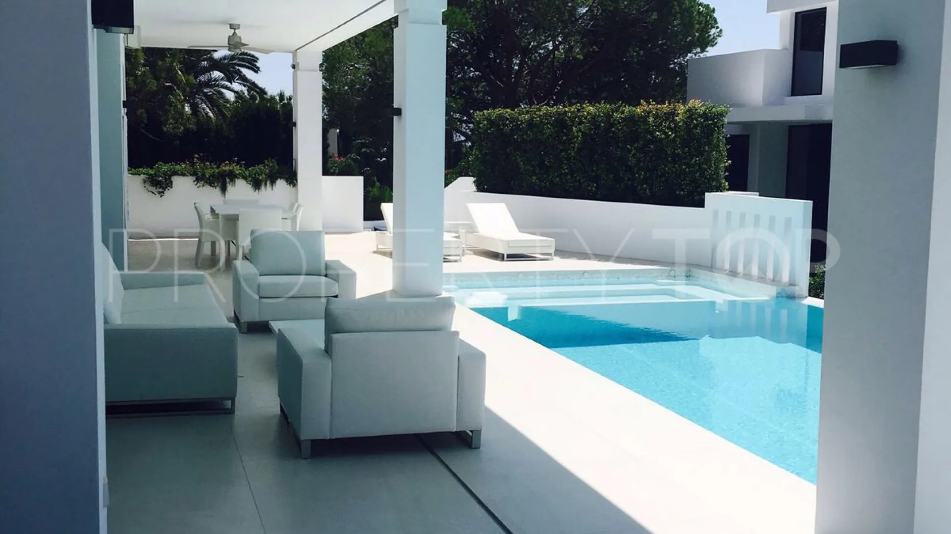 Villa for sale in Nagüeles with 4 bedrooms