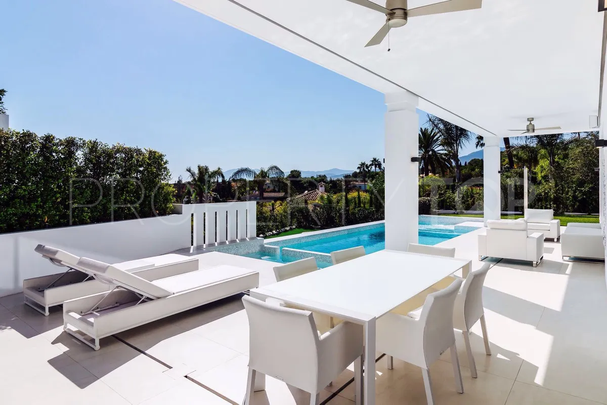 Villa for sale in Nagüeles with 4 bedrooms