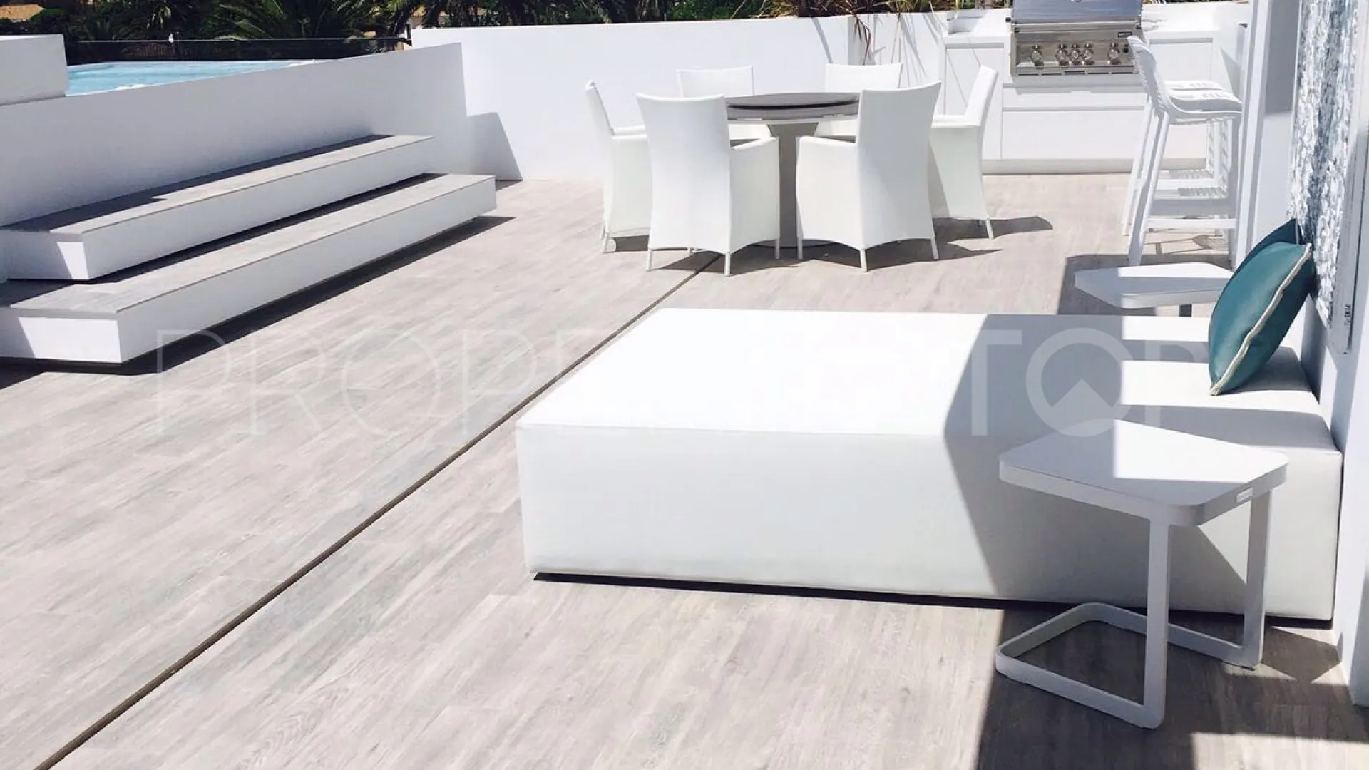 Villa for sale in Nagüeles with 4 bedrooms