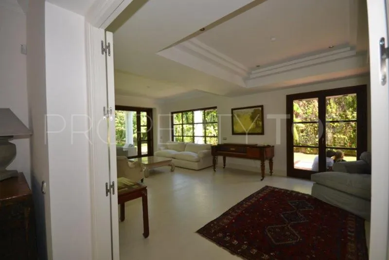 For sale 6 bedrooms villa in Guadalmina Baja