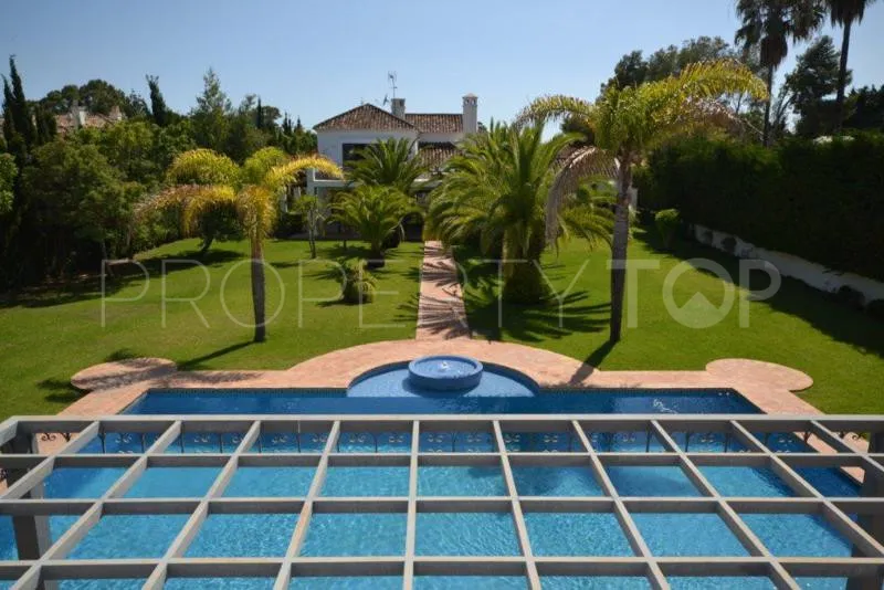 For sale 6 bedrooms villa in Guadalmina Baja