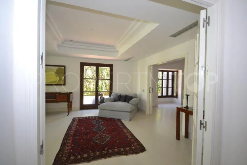 For sale 6 bedrooms villa in Guadalmina Baja